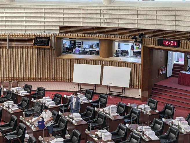 高雄巿议会议事厅音控室。（曹明正摄）