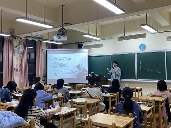 北市动保处将在9月8日至11月8日，开设猫犬学校秋季班静态课程，以及专属狗狗的动态课程，课程免费，名额有限。（北市动保处提供／张颖齐台北传真）