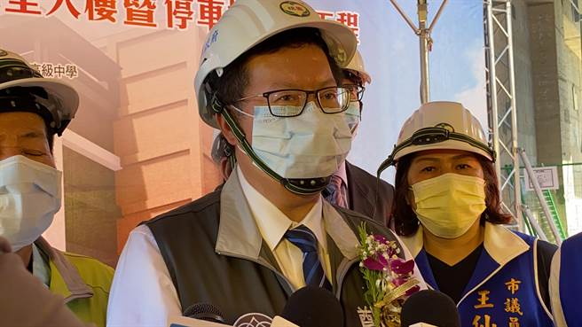 外傳2屆任期屆滿的桃園市長鄭文燦建議徵召駐美代表蕭美琴回來選桃園市長，鄭文燦23日駁斥傳聞，揶揄謠言像病毒傳播鏈。(蔡依珍攝)