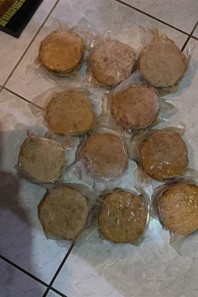 新湖分局查獲1名越南民眾購買疑有非洲豬瘟的火腿製品。（新湖分局提供／羅浚濱新竹傳真）