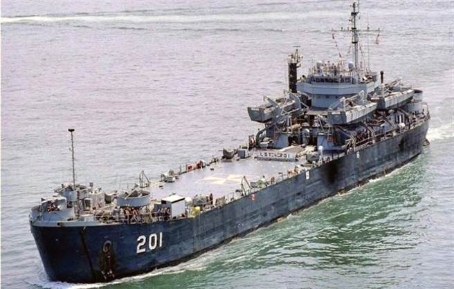 具有两栖登陆作战能力的中海舰，不仅曾参与第二次世界大战诺曼地登陆，还曾在823台海战役建功。（市府提供／洪荣志台南传真）