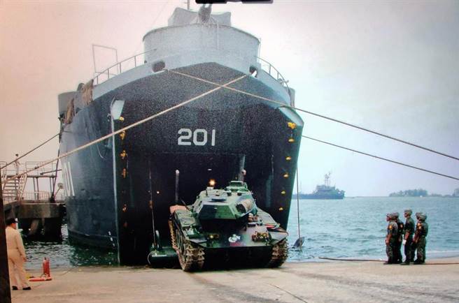 具有两栖登陆作战能力的中海舰，不仅曾参与第二次世界大战诺曼地登陆，还曾在823台海战役建功。（市府提供／洪荣志台南传真）