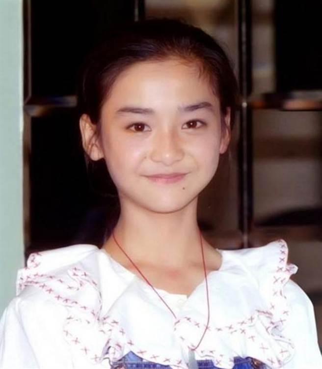 董蓉蓉童星出身，有张跟林青霞神似的脸蛋。（图／微博）