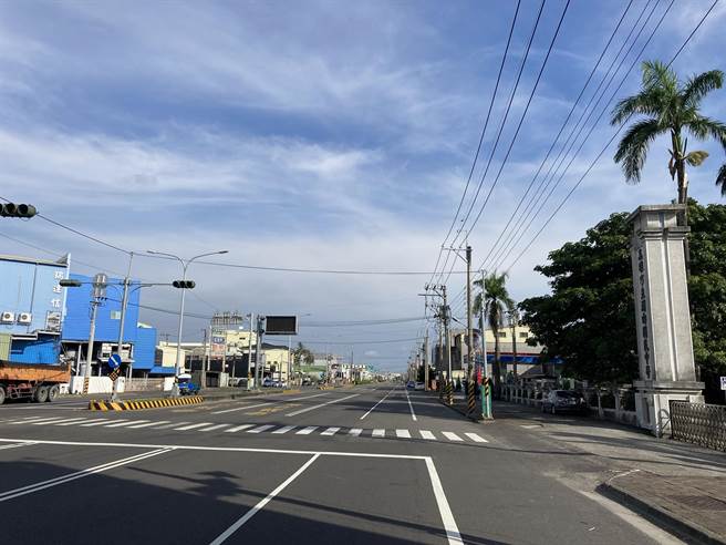 高雄市湖内中山路二段展开电线电缆地下化工程，施工后电线杆将会移除。（邱志伟服务处提供／林瑞益高雄传真）