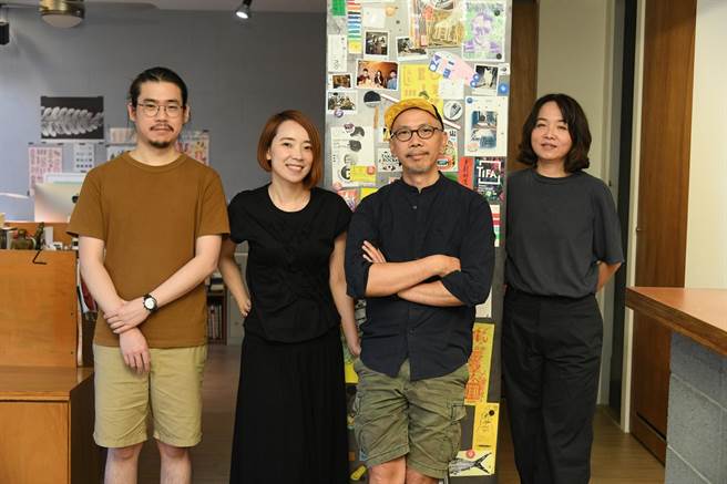 金钟视觉总监陈怡洁（左二）与洋葱团队。（三立提供）