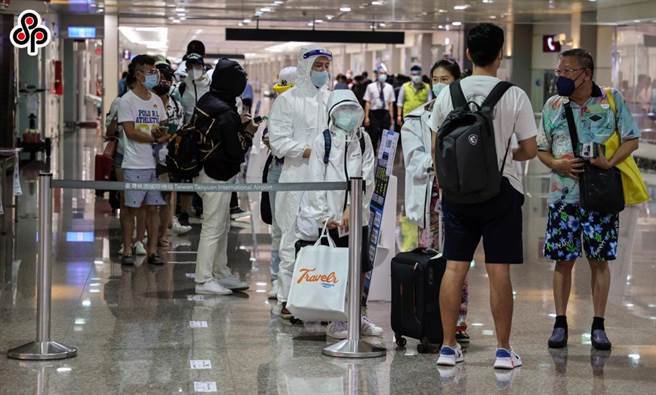 帛琉旅游泡泡团14日重启，首发团旅客18日结束行程于晚间搭机抵达桃园机场，泡泡团旅客下机后採专案模式入境做PCR採检。(本报资料照片)