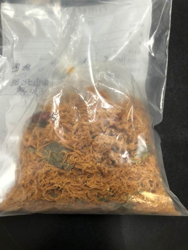 台南市政府農業局在永康區查扣1件來自越南的肉鬆送驗中。（農業局提供／洪榮志台南傳真）