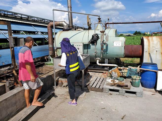 含非洲豬瘟病毒的豬肉製品從越南走私來台，台南市政府環保局查核全市以廚餘養豬的畜牧場。（環保局提供／洪榮志台南傳真）