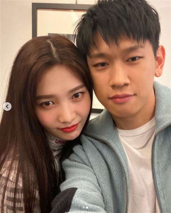 Joy和Crush去年合作歌曲结缘，最近发展为恋人关系。（图／翻摄自IG）