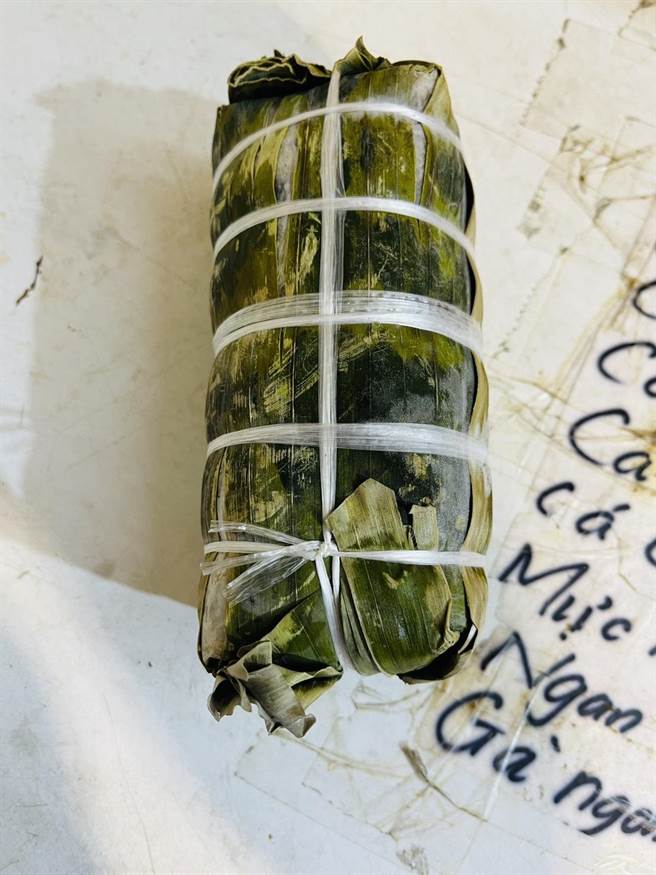 桃警在龍潭和中壢查獲醃漬豬肉，已查扣送驗釐清是否與新北市走私肉品同源。(翻攝照片／蔡依珍桃園傳真)