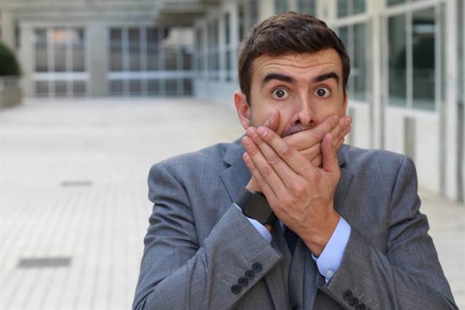 男性重症機率較女性高？醫：這數值過低的熟男最危險，常嘿咻有助益。(示意圖/Shutterstock)