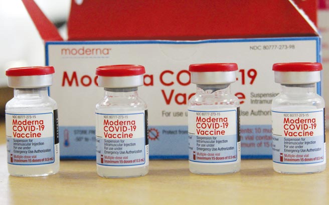 日本莫德納疫苗有異物混入，暫停約160萬劑的疫苗接種。圖／美聯社