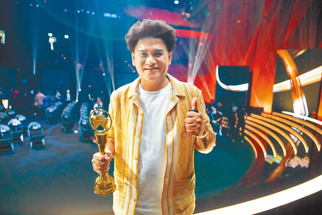 桑布伊以《得力量》获原住民语歌手及年度专辑2奖。（卡达德邦文化工作室提供）