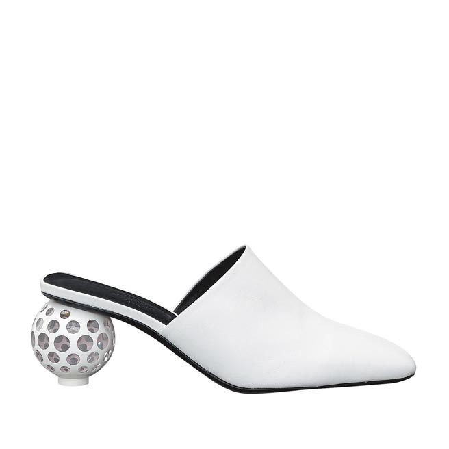 Hermes Nappa皮革穆勒鞋， 4万4400元。（Hermes提供）