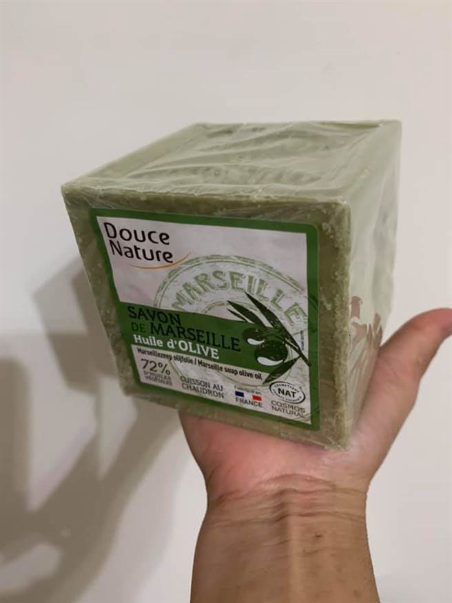 网友家人在好市多买了比手还大的肥皂，让不少网友看呆。（图／翻摄自Costco好市多 商品经验老实说）