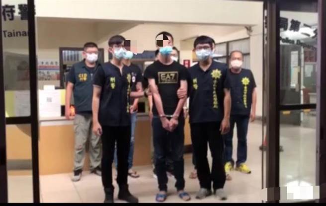 警方昨天兵分多路带回江及刘8名涉案男子。（警方提供／曹婷婷台南传真）