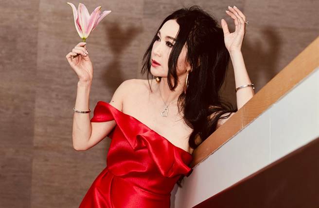 溫碧霞被封為「最美妲己」。(翻攝自溫碧霞微博)