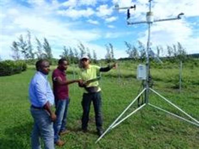 圣克里斯多福及尼维斯农业因应气候变异调适能力提升计画设置农业气象站，收集气候相关资料。（国合会提供）