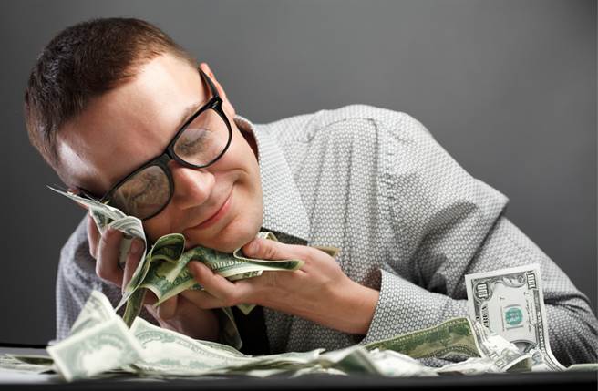 生肖屬鼠、虎、豬的人天生慾望無窮，利益當前就會露出貪心的本性。（圖／Shutterstock）