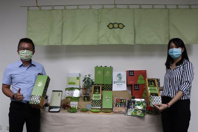 新市區農會推出「青春豆」禮盒，搶攻健康零食市場。（劉秀芬攝）