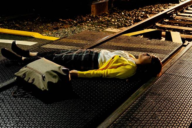 土屋太凤在片中一夜之间经歷了接二连三的不幸。（Catchplay提供）