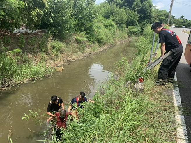 台南市官田区何姓老妇摔落大排。（读者提供／刘秀芬台南传真）
