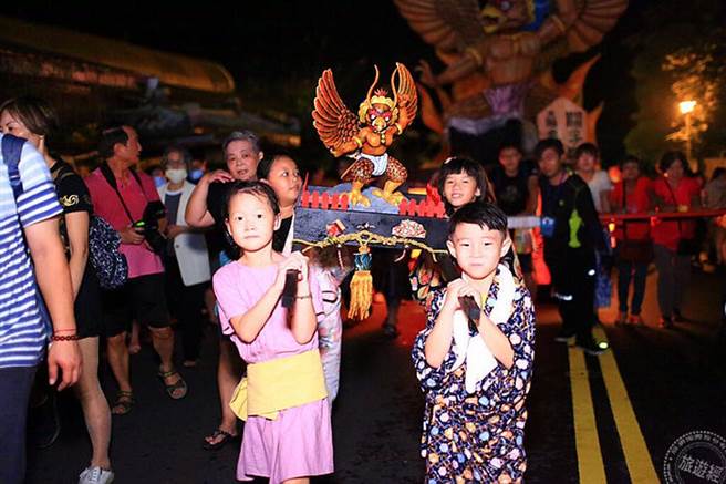 關子嶺夜祭巡行-兒童燈車(2020關子嶺溫泉美食節照片)(圖：臺南市政府觀光旅遊局提供)