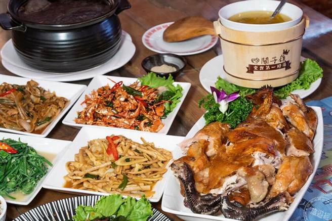 關子嶺品嚐桶仔雞山產美食 (圖：臺南市政府觀光旅遊局提供)