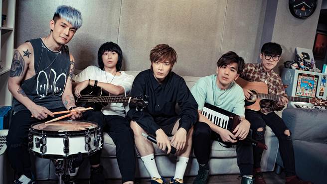 八三夭为本周六线上生日趴紧锣密鼓练团准备。（KKLIVE提供）