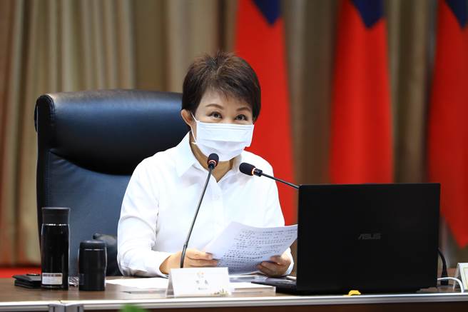 台中市长卢秀燕表示，本次追加预算重点除配合中央补助款净追加约42亿元外，台中市也有许多重大工程因进度超前，让原先编列于明年的预算可提前编列于本次追加预算，面对疫情考验展现对疫后纾困及振兴经济的决心。（卢金足摄）