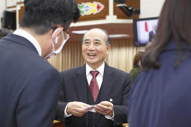 國民黨前主席吳敦義24日舉辦個人傳記新書《堅毅之路-吳敦義》發表會，立法院前院長王金平也到場支持。（資料照，張鎧乙攝）