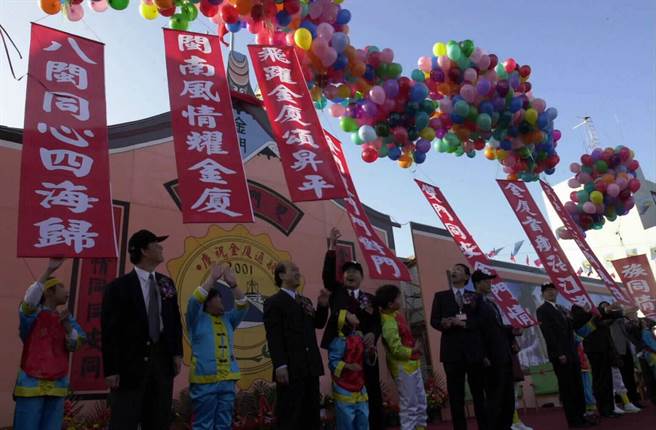 國民黨黨主席選舉，朱立倫、江啟臣與張亞中都主張要延續「連胡五項願景」，而其中最敏感的就是「促進終止敵對狀態，達成和平協議」。圖為金門縣政府施放和平氣球資料照。（本報系資料照片）