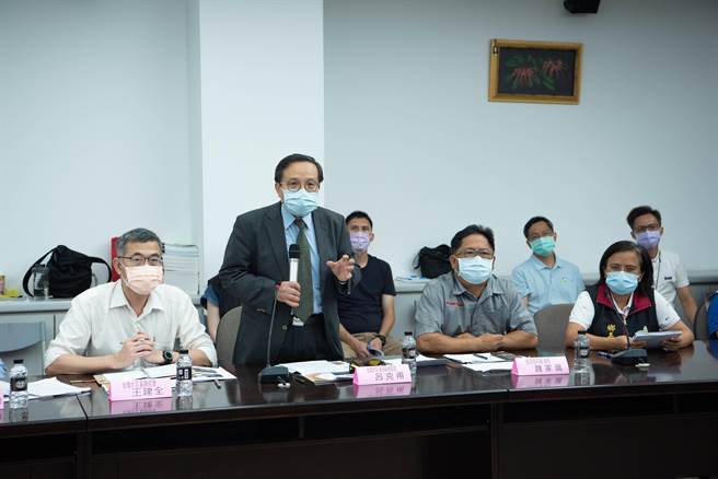 台泥資深副總呂克甫表示，台泥如同花蓮一份子，看到日益嚴重的垃圾危機，願意透過自身核心技術協助解決花蓮垃圾問題。（台泥提供／王志偉花蓮傳真）