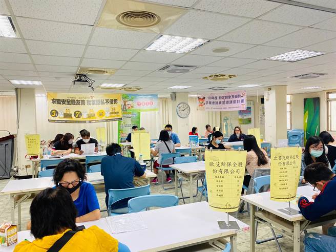 桃園就業中心26日起連2日大徵才，起薪4萬元。(市府提供／蔡依珍桃園傳真)