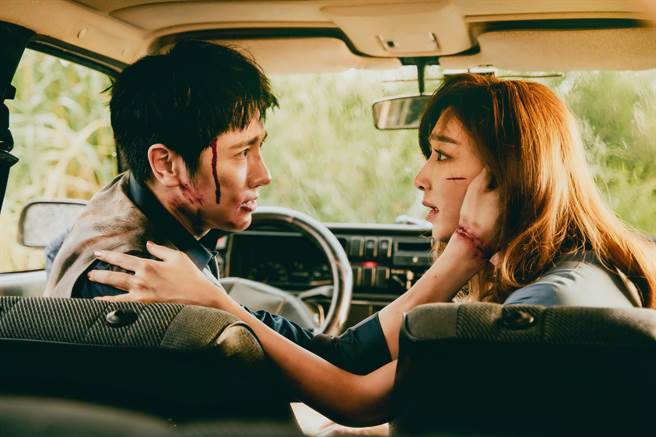 李宓与陈玺安拍摄〈新娘纱〉MV。（亚凰国际娱乐提供)