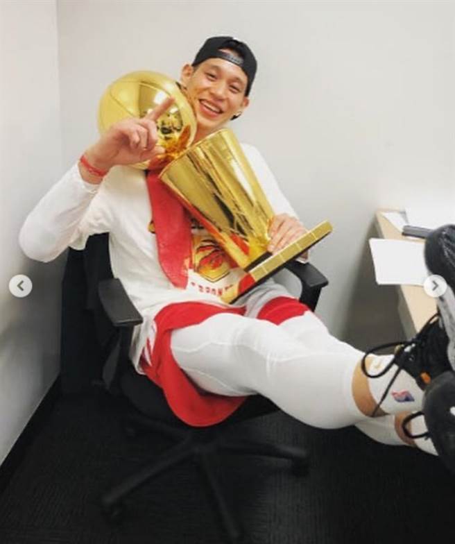 林书豪在暴龙队时，有经歷球队夺下NBA总冠军的时刻。(图/ 摘自林书豪IG)