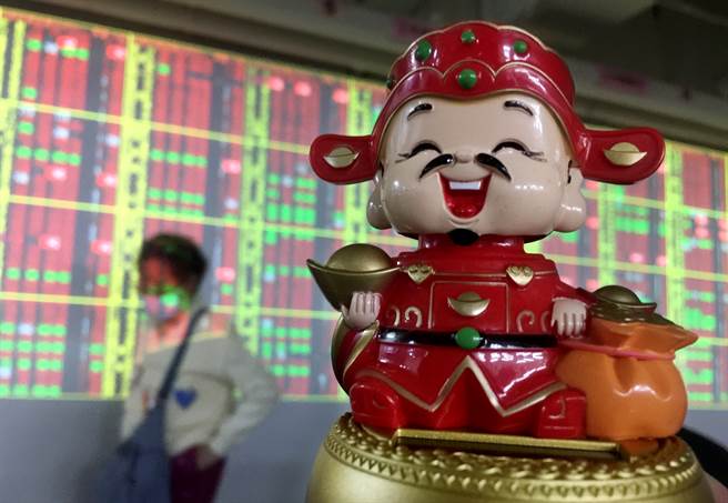 有产品涨价的效应，筹码又洗乾净的股票，将促使投信法人不离不弃的认养。(图/中时资料照)