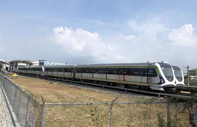 市议员张家铵等针对中捷绿线日前列车煞车异常，要求交通局及中捷公司1周内提出完整报告。（陈世宗摄）