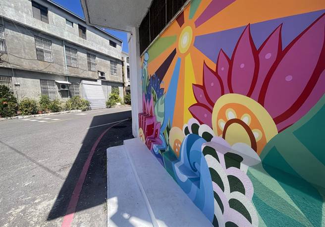 台东县政府打造转角遇到艺术，成为街角打卡新亮点。（庄哲权摄）