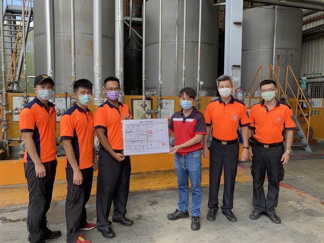 化工厂火警抢救不易，台南消防局推动工厂制作危害辨识卡。（读者提供／刘秀芬台南传真）