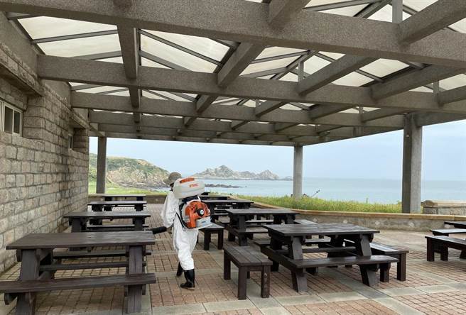 馬管處依據交通部觀光局「國家風景區防疫管理措施」訂定必要之防護措施，並配合連江縣政府防疫需要因地制宜滾動檢討調整管制措施。（馬管處提供）