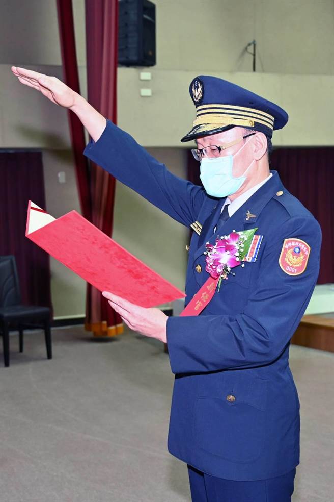 南投县警察局长黄永志，24日宣誓就职。（南投县警局提供／廖志晃南投传真）