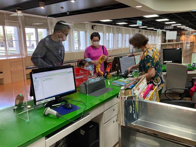 二級警戒安全防疫前提下，嘉義市政府文化局所轄各藝文場館，自24日起取消預約制，改以場地容留人數上限入場。（嘉義市政府提供∕呂妍庭嘉義傳真)