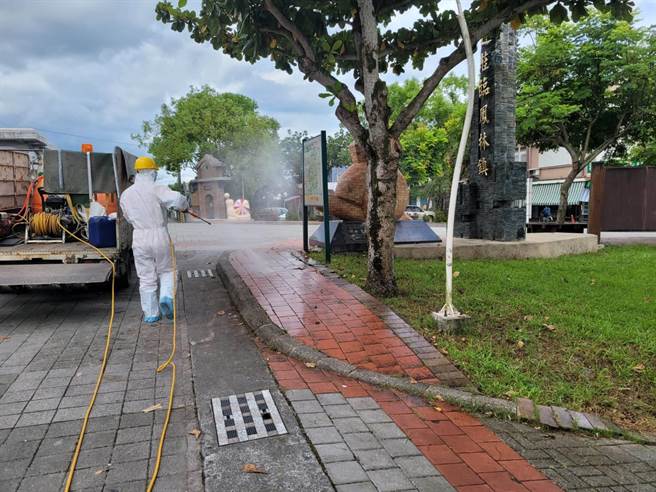 花莲凤林镇民间宗教活动中，有来自新北市民确诊者，镇公所防疫升级，加强各公共区域消毒。（凤林镇公所提供／王志伟花莲传真）