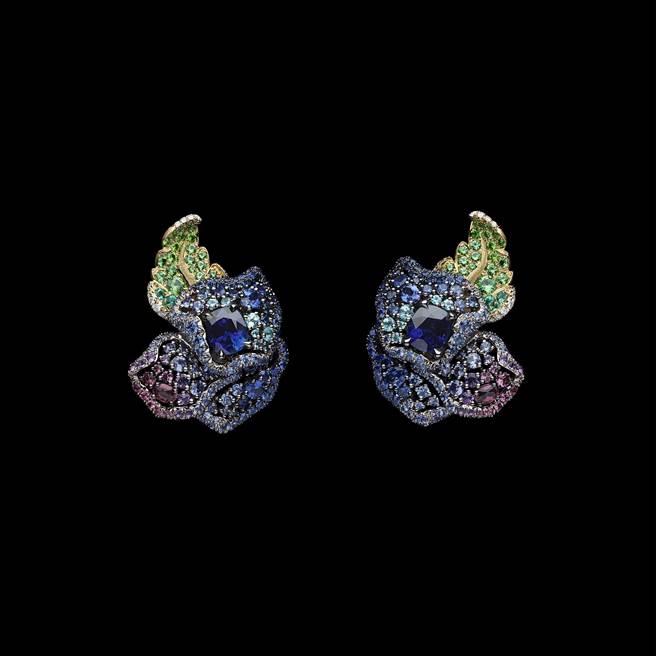 DIOR ROSE蓝宝石耳环，1.86克拉与1.92克拉枕型切割缅甸蓝宝石，约1500万元。（DIOR提供）