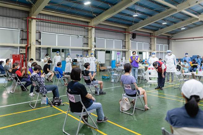 4000劑AZ疫苗已到桃園，26日起將於4所學校開打，提高教師接種率。（桃園市政府提供／陳夢茹桃園傳真）