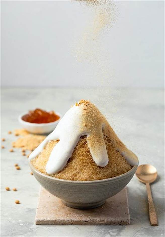 大江购物中心新开幕的「姜满堂」，除了咸食以外，更带来了充满韩国味的白头山雪冰。（大江购物中心提供）