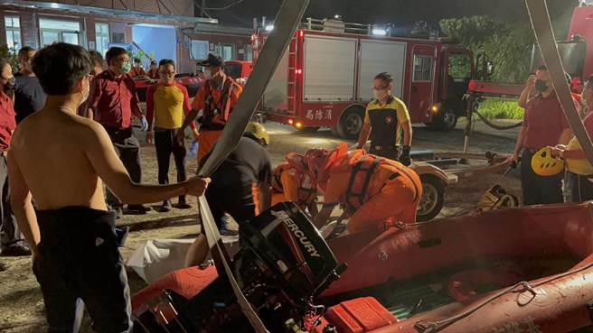 基隆市中正区国立台湾海洋大学附近的小艇码头惊传一名钓客落海，救起时无生命迹象。（翻摄照片／陈彩玲基隆传真）