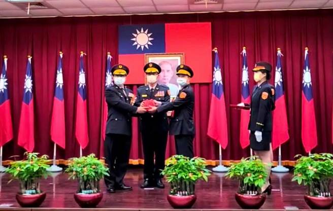 新北市瑞芳警分局在今（24日）上午10点办理卸、新任分局长交接布达典礼。（瑞芳警分局提供）