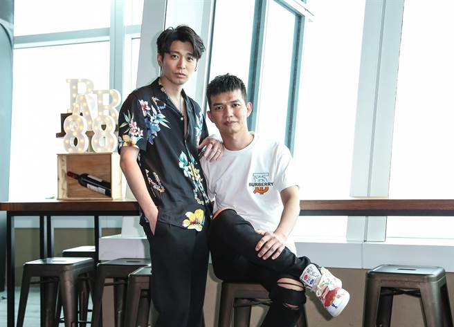 侯彦西（左）和宥凯在《再说一次我愿意》为好友助攻告白。（陈俊吉摄）